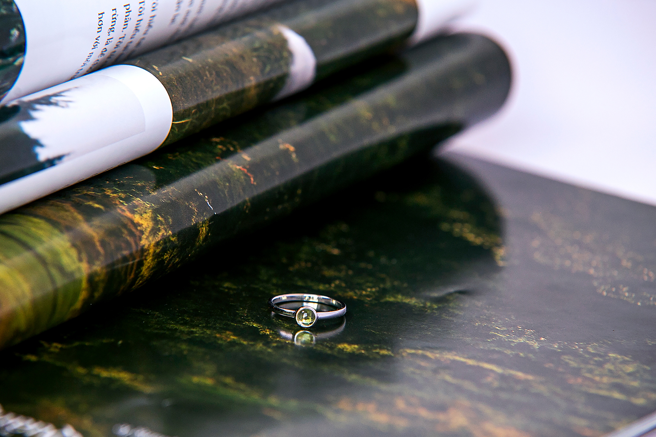 NATURAL PERIDOT RING