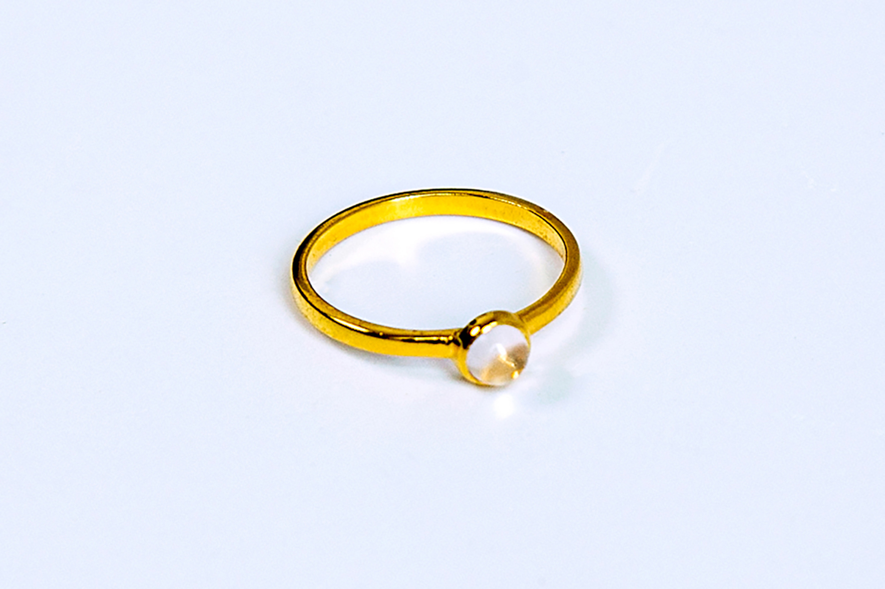 SMALL NATURAL WHITE QUARTZ RING