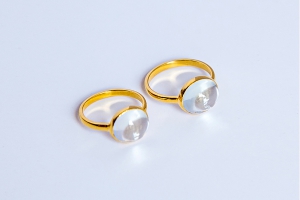 NATURAL WHITE QUARTZ RING